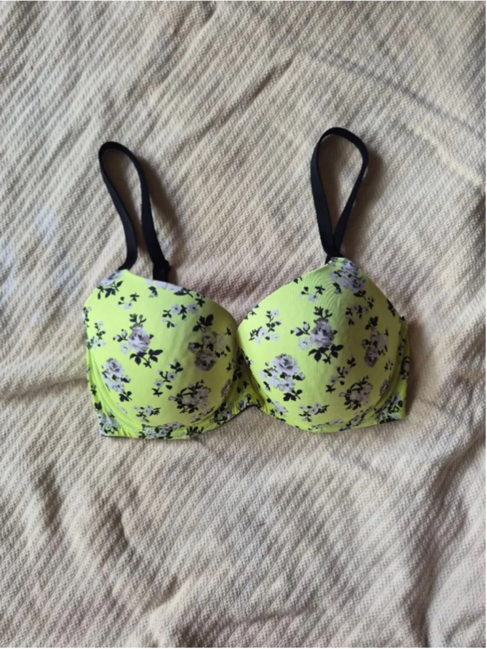 Pink Victoria's Secret Wear Everywhere Lightly Lined Bra 32DD Floral Print